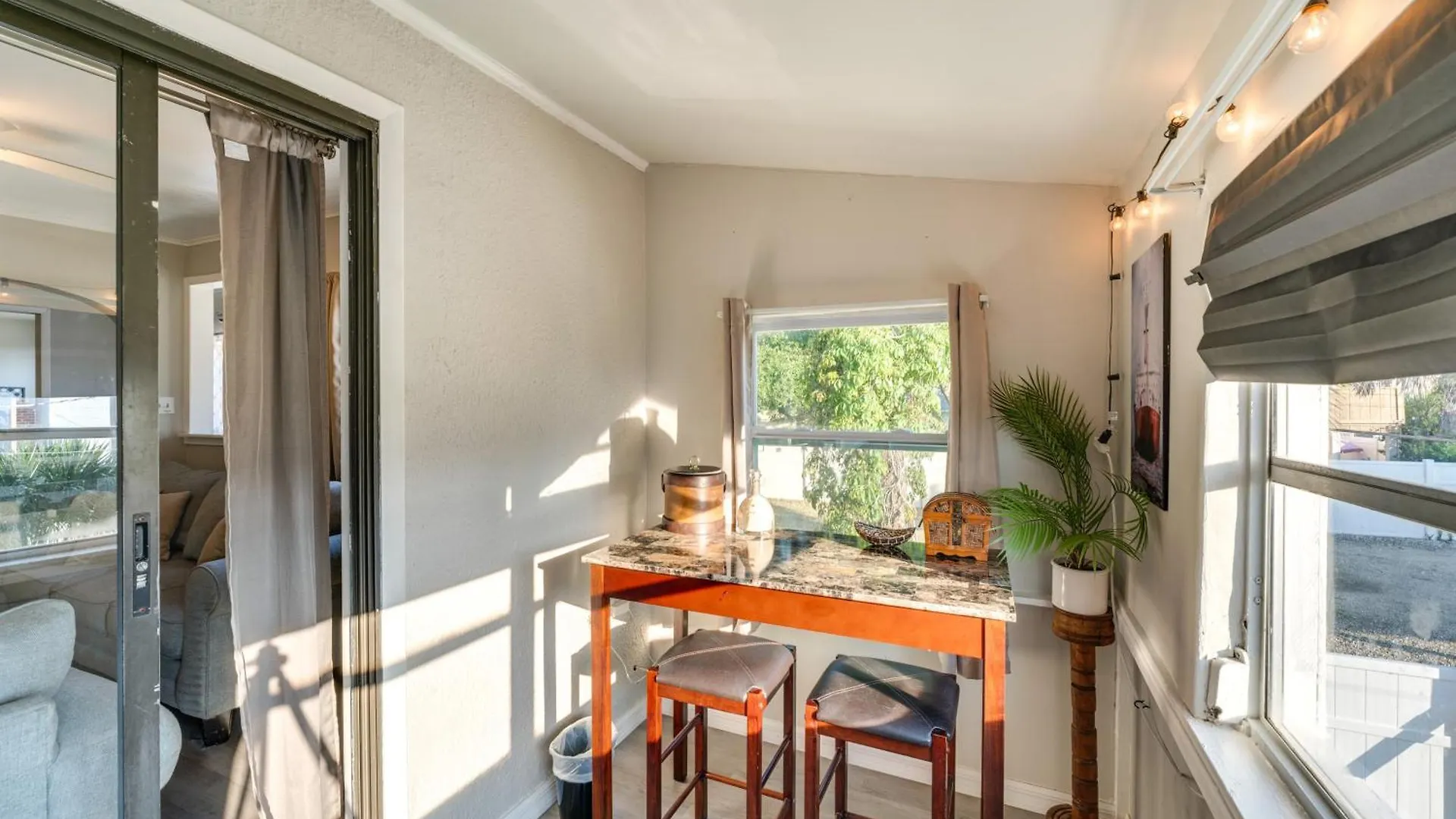 Quiet Apt Walk To Daytona Beach And Water Park! 0*,  United States